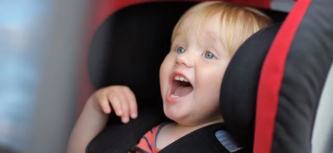 Prevención de accidentes en el coche. Sillas de auto para bebés y ...