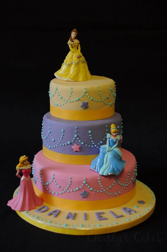 Princess Cake! · Tarta de princesas | Bizcochos de Yogurt na… | Flickr