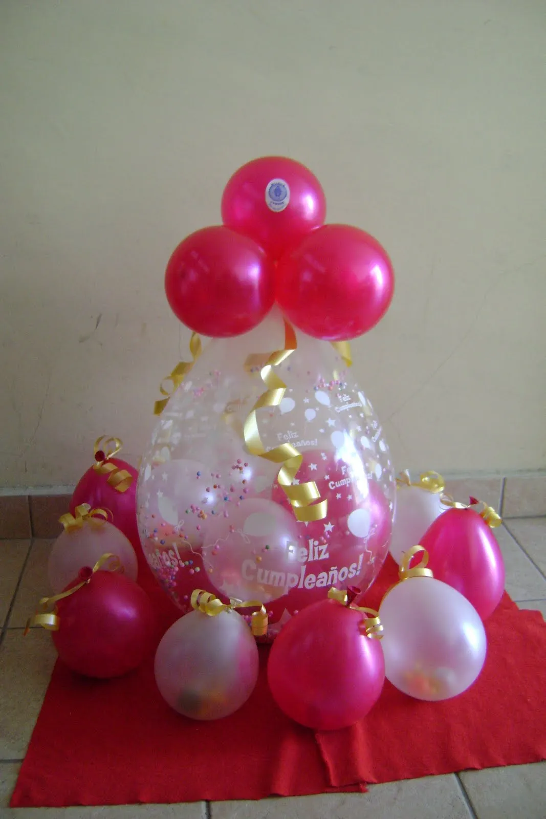 Prisma Globos: Una piñata. Feliz Cumpleaños!!!! Prisma Globos: Una piñata. Feliz Cumpleaños!!!!