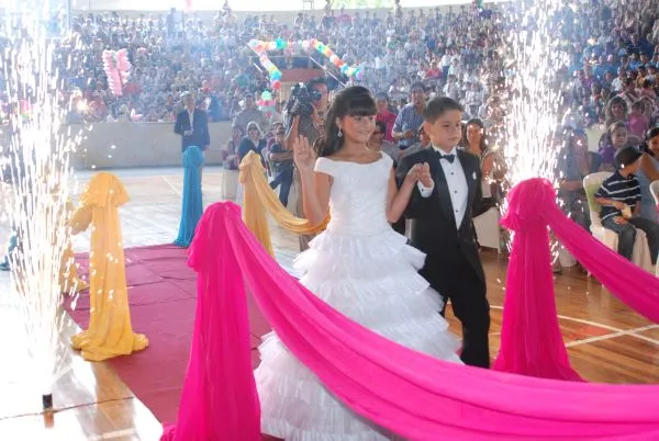 Proclaman a niñas reinas de Portoviejo | El Diario Ecuador