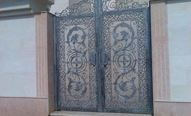 Puertas-de-hierro-forjado.jpg