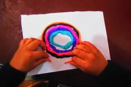 PUERTAS A LA IMAGINACIÓN: Un artista que pinta círculos