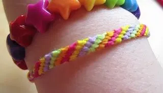Pulsera en diagonal básica de macramé ~ Portal de Manualidades Pulsera en diagonal básica de macramé ~ Portal de Manualidades