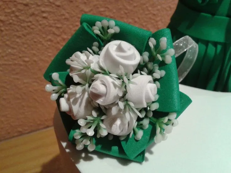 ramo de rosas blancas para la novia | fofuchas | Pinterest