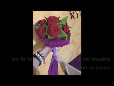 ramo de rosas de goma eva - YouTube