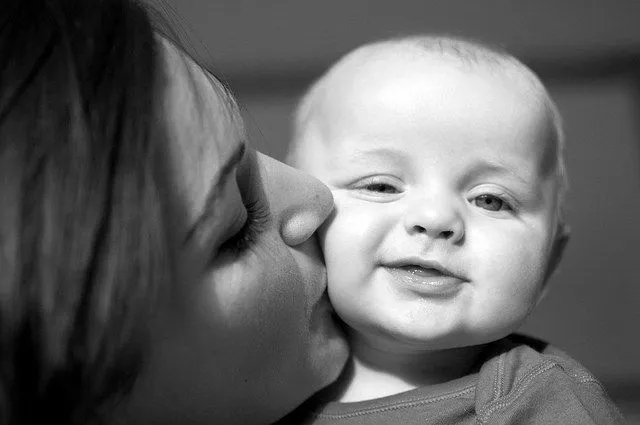 Razones para NO besar a tu bebé en la boca | Blog de BabyCenter ...