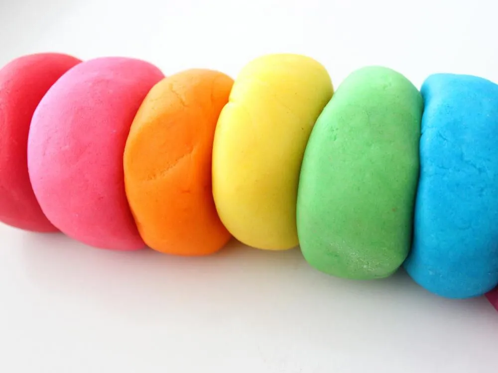Receta para preparar plastilina casera - BabyCenter Receta para preparar plastilina casera - BabyCenter