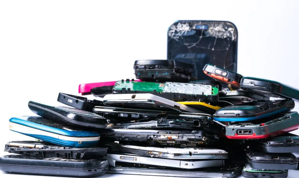 Cómo reciclar un móvil antiguo: dónde acudir y qué partes llevar