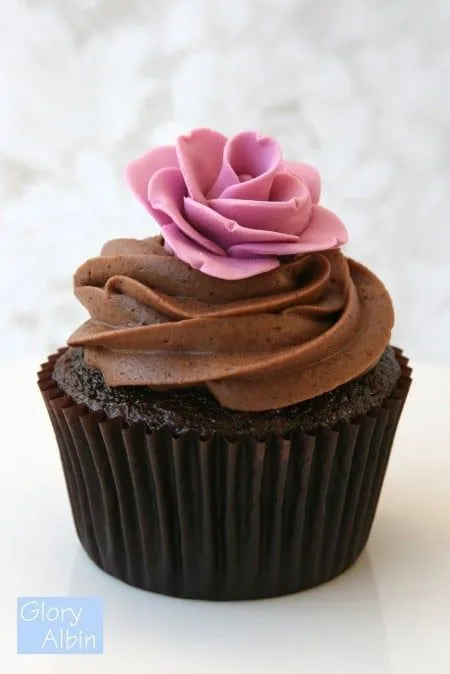 Recipe} Perfectly Chocolate Cupcakes - Glorious Treats