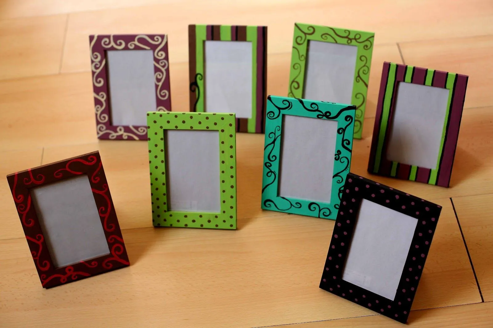 Regala artesanía: Marcos de fotos pintados a mano Regala artesanía: Marcos de fotos pintados a mano