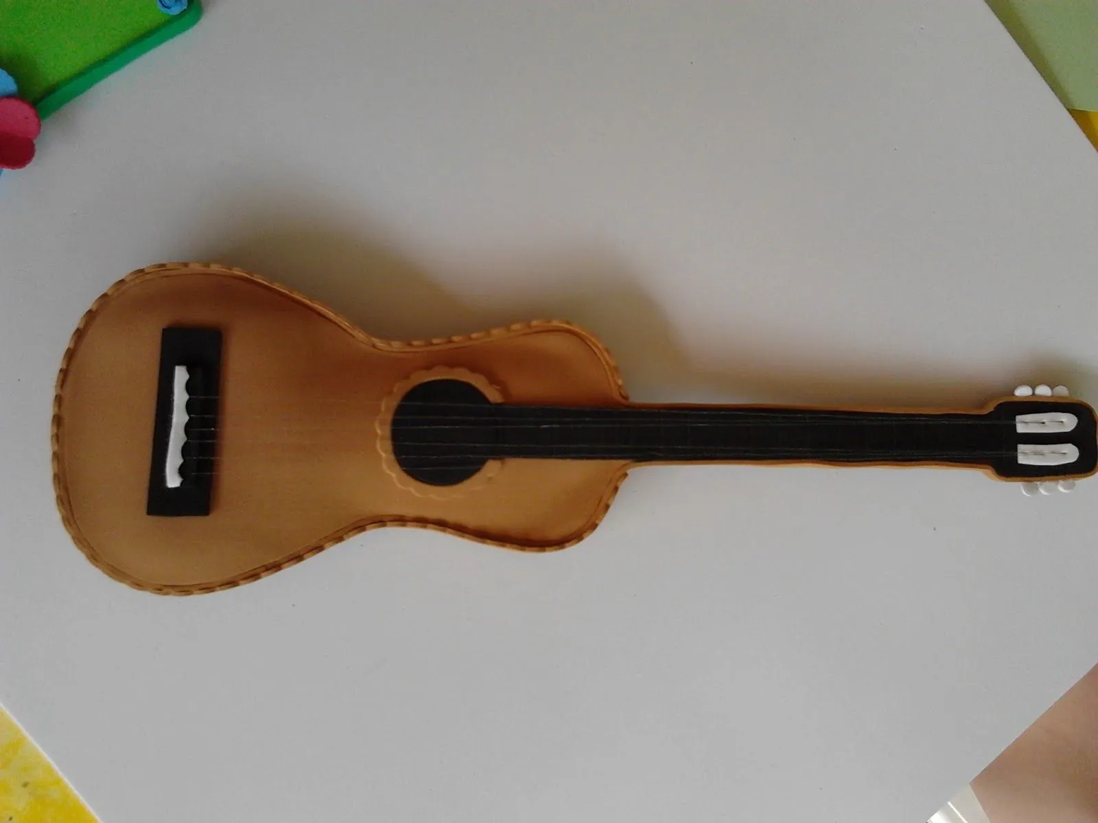 Cómo hacer guitarras de fomi - Imagui