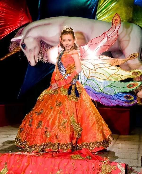 Los Folkloristas de Bolivia: Reina infantil del carnaval