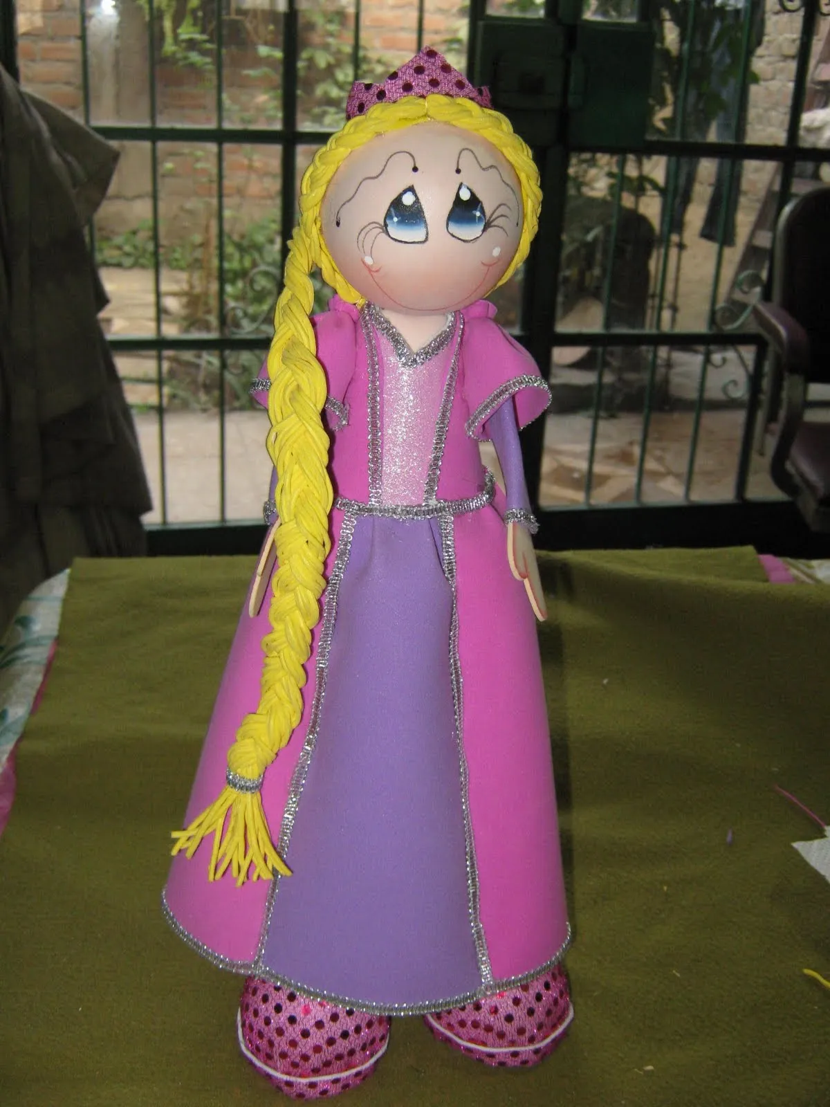 Un rincón para E.V.A....: Fofucha Rapunzel con moldes.... Un rincón para E.V.A....: Fofucha Rapunzel con moldes....