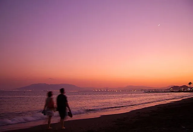 Romántico paseo al anochecer en las playas de El Palo.....1-Que ...