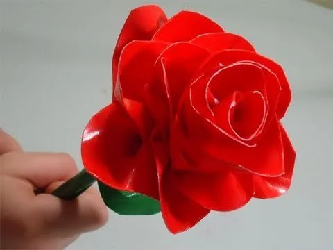 Como hacer una rosa con cinta adhesiva - YouTube