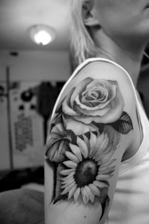 Tatuajes de rosas blanco y negro - Imagui