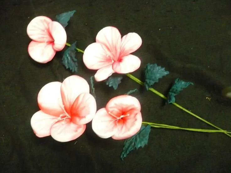 Rosas chinas, tipo d flor mas facil de hacer :-) | Flores de goma ...