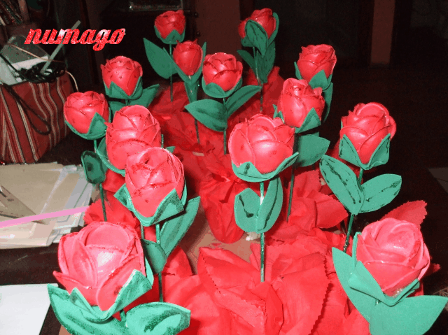 Centros de mesa co n rosas de foami - Imagui