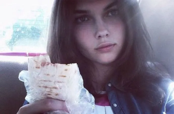 Rusas lindas comiendo kebabs: 13 fotos de una nueva moda en las ...