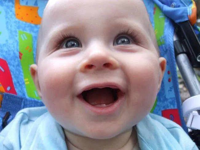 Cuándo sale el primer diente del bebé?