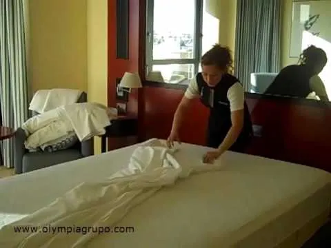 Por qué no se salen las sábanas de la cama en el Olympia Hotel ...