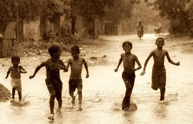 Y si salimos a jugar bajo la lluvia?: Niños
