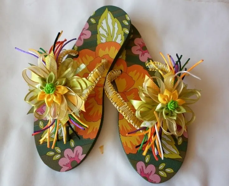 Sandalias decoradas con cintas y flores. | Sandalias decoradas ...