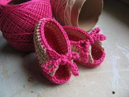 Modelos de sandalias tejidas en crochet para bebés - Imagui