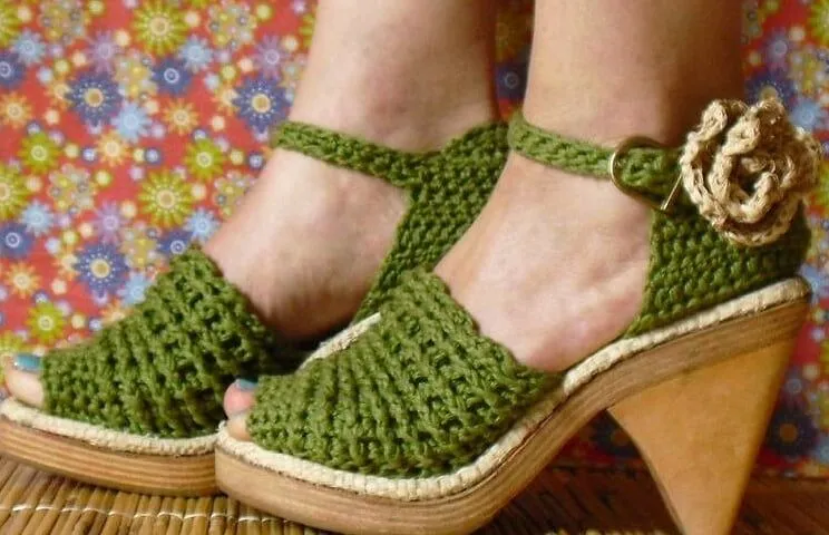 Sandalias para dama tejidas en crochet - Imagui