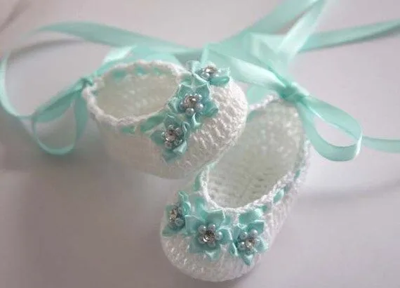 Sapatitos de bebe on Pinterest | Baby Booties, Crochet Baby Booties a…