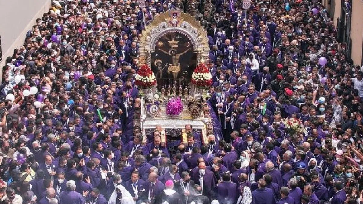 Señor de los Milagros sale por segunda vez en recorrido procesional por  Lima | RPP Noticias