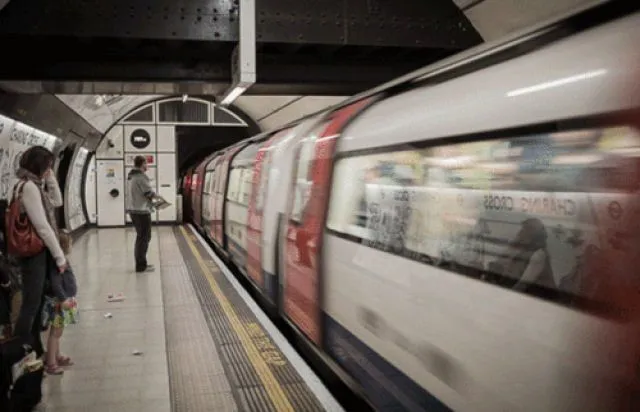 En qué sentido circula el tren? – Ilusión Óptica | Marcianos En qué sentido circula el tren? – Ilusión Óptica | Marcianos