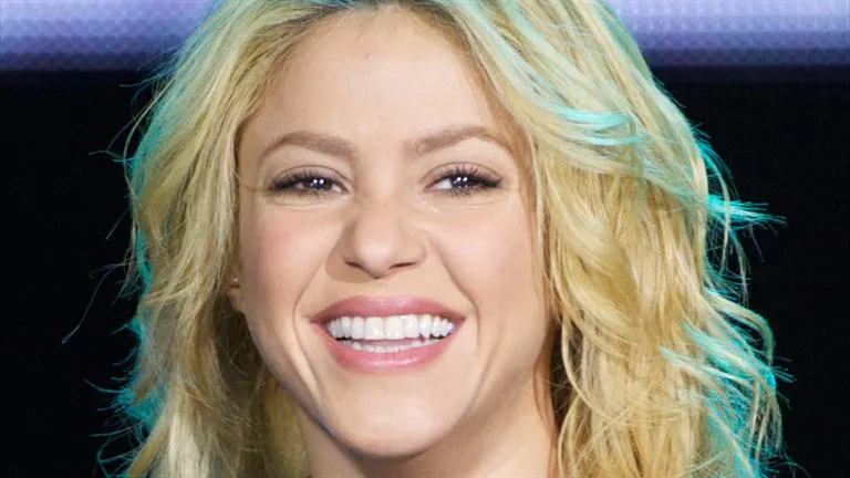 Shakira - Mini Biography - Biography.com