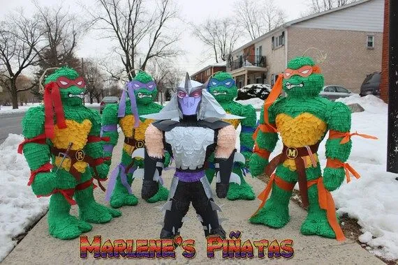 Shredder or Ninja Turtles pinatas... por Marlenespinatas en Etsy