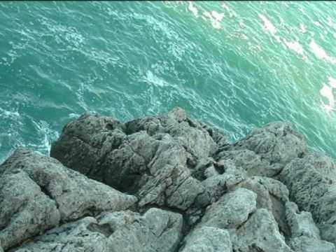 Sobre unas rocas, de Aurelio González Ovies - YouTube