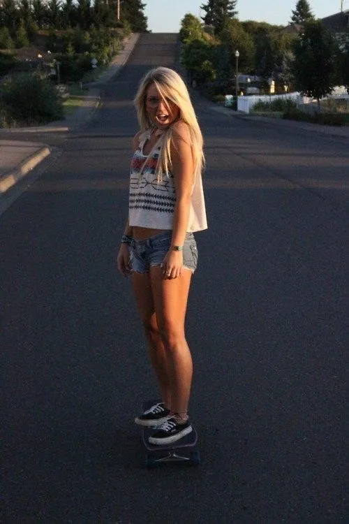 Skateboarding girl tumblr - Imagui