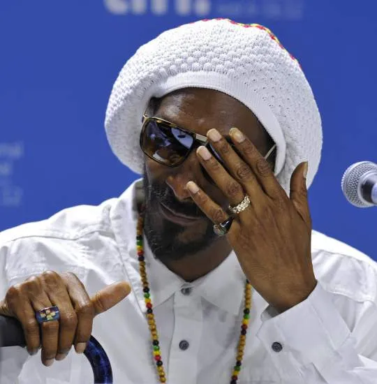 Snoop Dogg se cambia el nombre y deja el rap para abrazar el ...