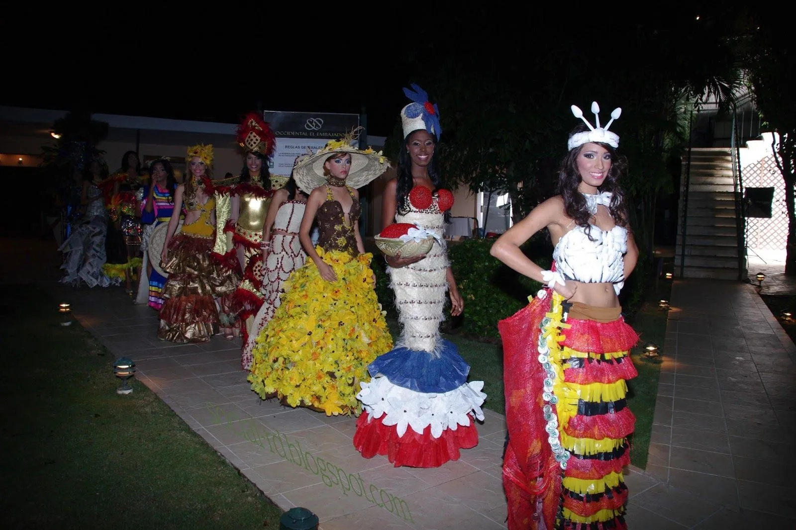 SocialRD: Trajes Típicos, Regionales o en Fantasías Elaborados con ... SocialRD: Trajes Típicos, Regionales o en Fantasías Elaborados con ...