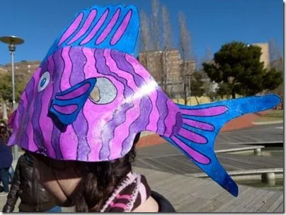 sombreo de pez hecho con cartulina | Máscaras de Carnaval