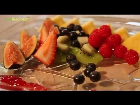 Sonia Arias - Cómo decorar un plato de frutas - YouTube