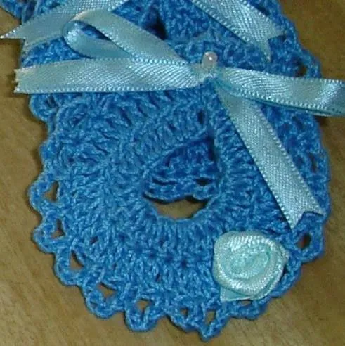 Souvenirs nacimiento tejidos al crochet, mini baberos, | SOUVENIRS ...