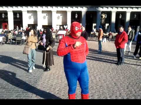 spiderman gordo plaza mayor madrid - YouTube