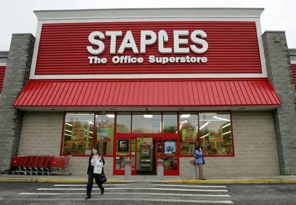 Staples to close stores, cut costs, boost online presence - Los ...