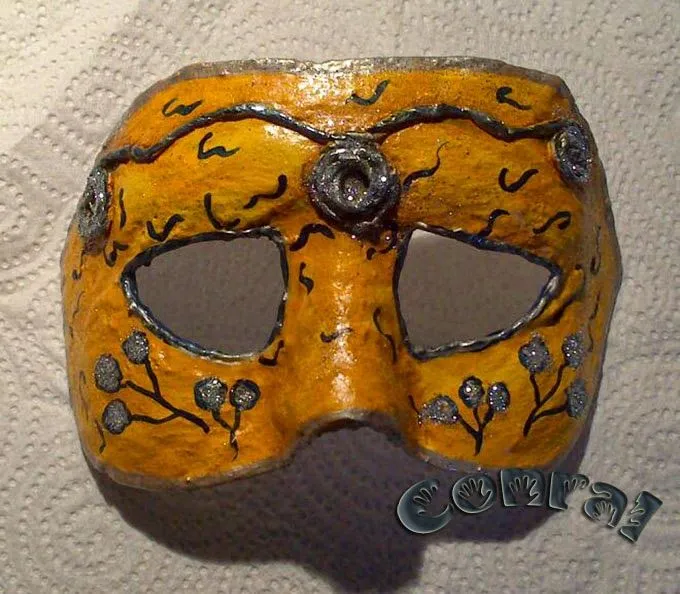 sueños_que_despiertan: Máscaras hechas con vendas de escayola