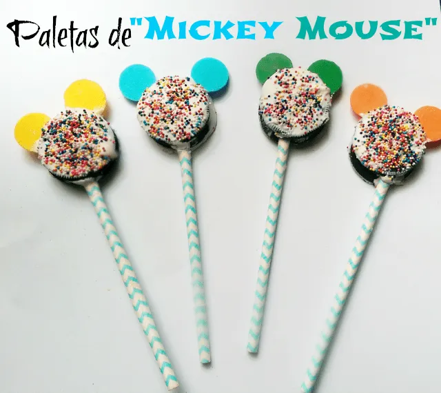 Super Mamá Latina: Paletas de Mickey Mouse { Galletas Oreo }
