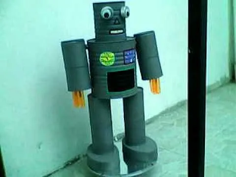 Super Robot hecho con latas - YouTube