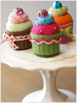 Sweet Cupcake Pincushions | Manualidades paso a paso