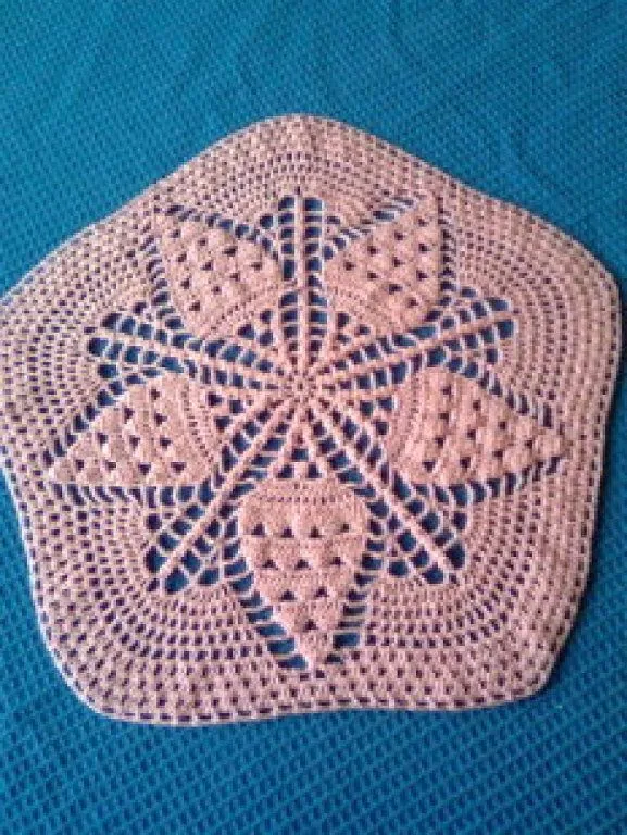 Tapetes tejidos en crochet con rosas - Imagui