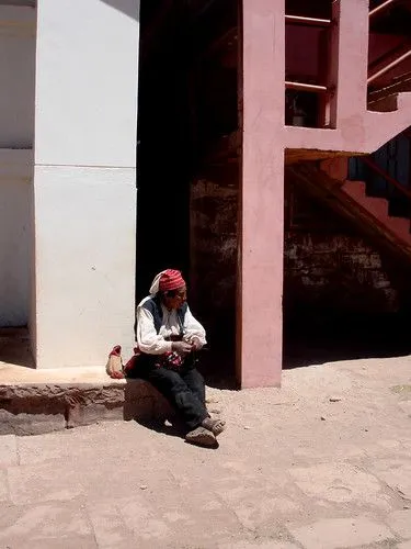 Taquileño tejiendo. Peru | Flickr - Photo Sharing!