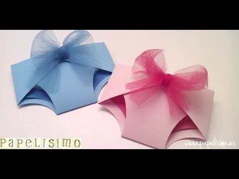 Como hacer tarjeta con forma de pañal baby shower - YouTube